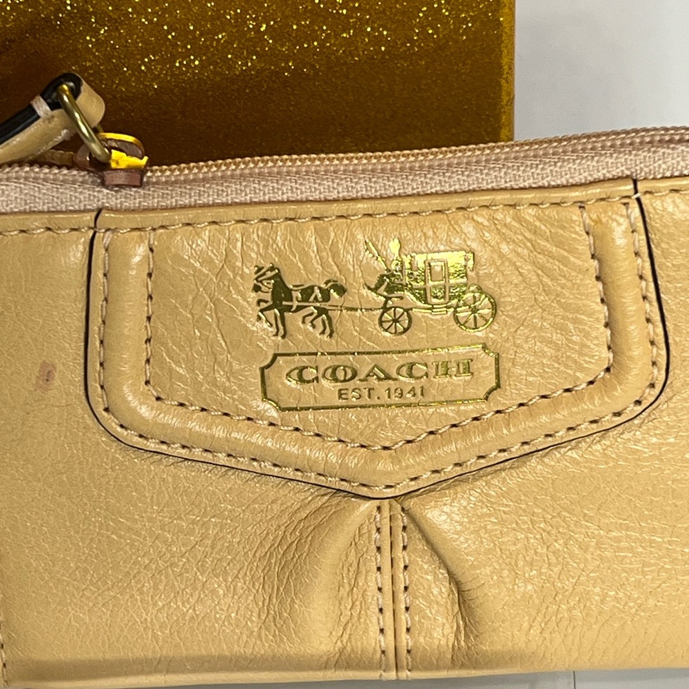 AUTHENTIC NWT COACH MADISON LEATHER KEYCHAIN COIN WALLET